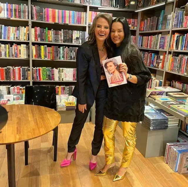 Mônica Carvalho prestigia lançamento do livro da amiga